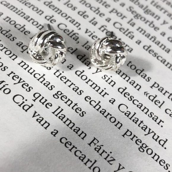 Alquimia Jewelry - KNOT SILVER STUD EARRINGS
